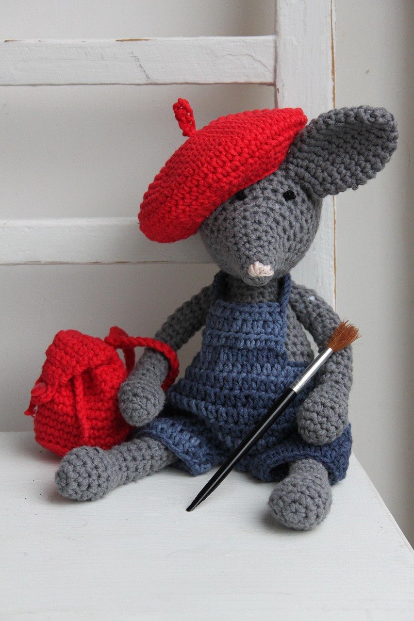 Home pablo the mouse, pablo picasso, crochet mouse, crochet pattern mouse, gray, dungarees, backpack, red, crochet, beret, brush, to paint, painting, crochet, crochet, crochet, crochet, crochet